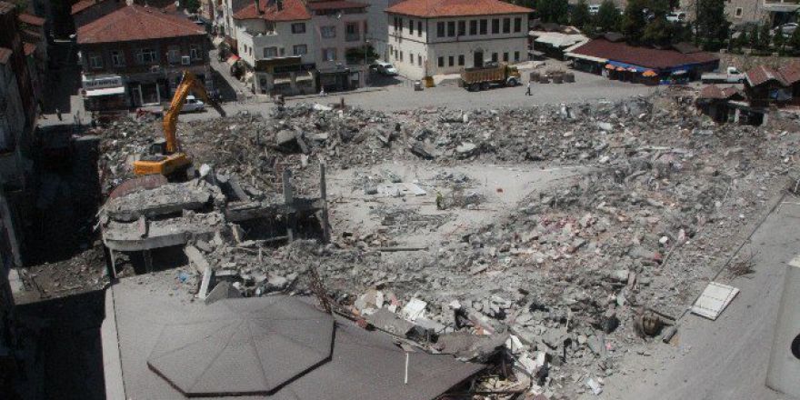 Bilecik’te 30 Yıllık Yapı İki Günde Yerle Bir Edildi