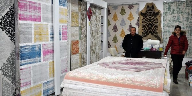 Bin Dolar Bozdurana 500 Liralık Halı Hediye Ediyor