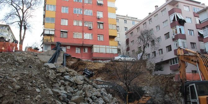 Maltepe’de Göçük, 7 Katlı Bina Boşaltıldı