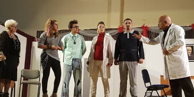 Didim Sanat Tiyatrosu İlk Oyununu Sahneledi