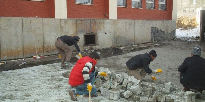 Özalp Belediyesinden Çevre Düzenlemesi