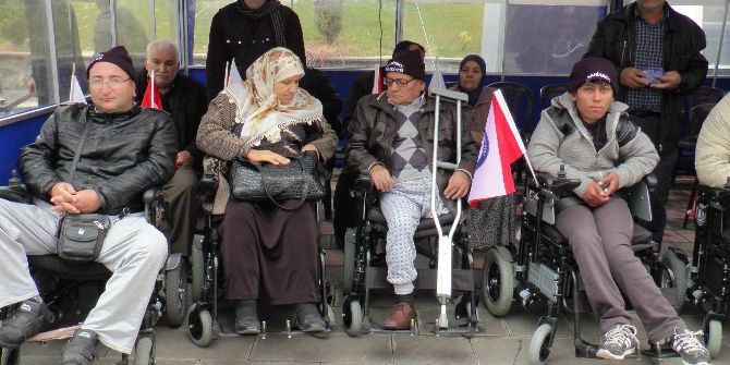 Engellilere Akülü Ve Manüel Tekerlekli Sandalye