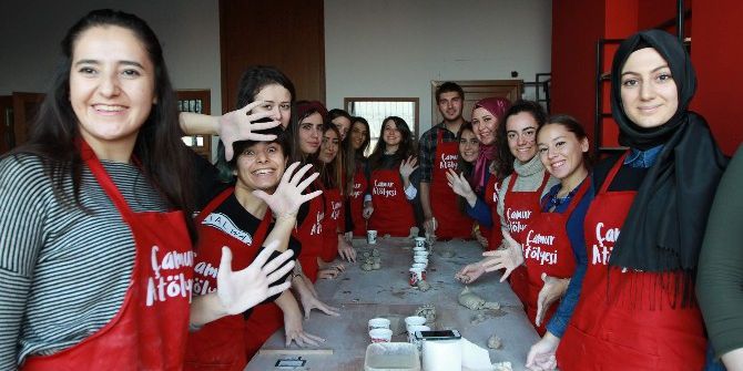 Çamura Hayat Veriyorlar