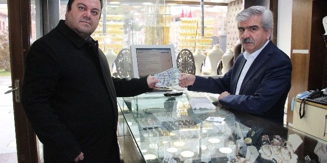 Karaman’da Vatandaşlar Dövizlerini Bozdurmaya Başladı