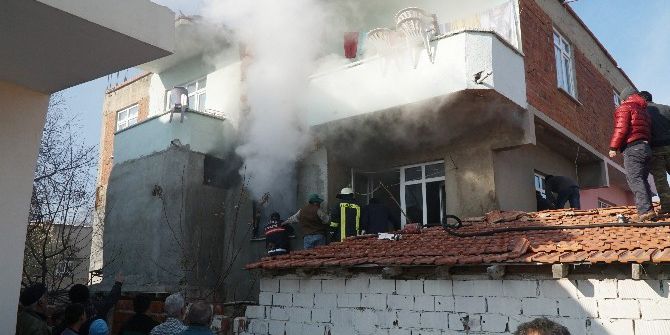 Evde Çıkan Yangın Korkuttu