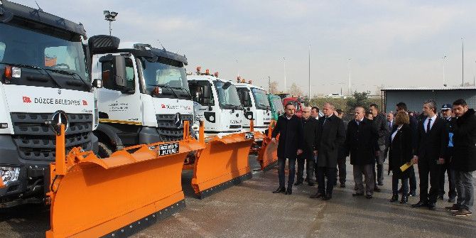 Düzce Belediyesi Kar Yağışı İçin Hazırlıklarını Yaptı