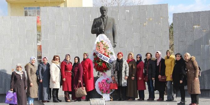 Ak Partili Kadınlar 5 Aralık Kadın Hakları Gününü Kutladı