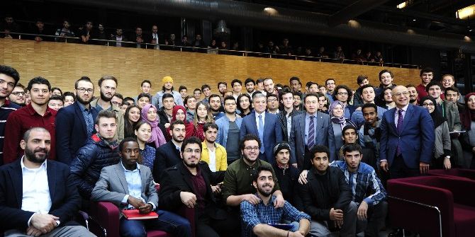 11. Cumhurbaşkanı Gül, Abdullah Gül Üniversitesi’nde Derse Katıldı