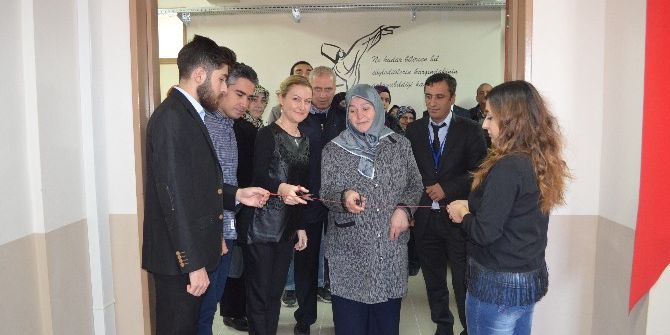 Hanife İçin Kütüphane Yaptılar Fidan Diktiler