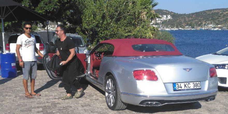 Cem Yılmaz Milyonluk Otomobiliyle Bodrum Sokaklarında