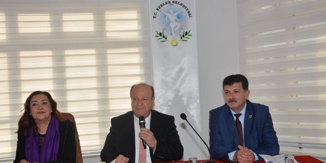 Efeler’de Türk Kadınına Seçme Ve Seçilme Hakkının Verilmesi Konuşuldu