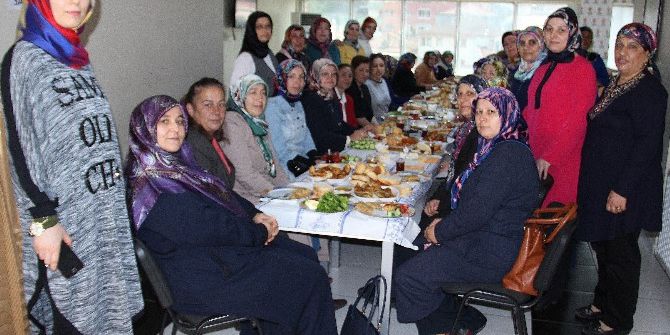 Albayrak Kadın Hakları Gününü Kutladı