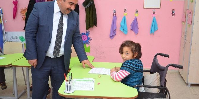 İlçe Milli Eğitim Müdürü Ateş´ten Engelli Vatandaşları Unutmadı
