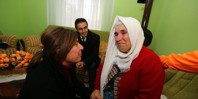 Evi Yanan Aileye Sevgi Eli Uzandı