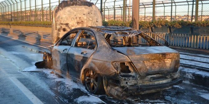 Haliç Köprüsü’nde Otomobil Alev Alev Yandı