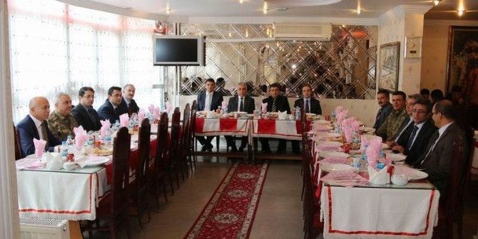 Tayinleri Çıkan Vali Yardımcısı Ve Kaymakamlara Veda Yemeği