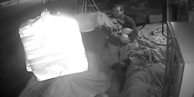 Manavdaki Hırsızlık Anı Güvenlik Kamerasında