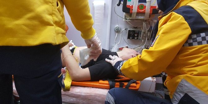 Bıçaklı Saldırıya Uğrayan 17 Yaşındaki Genç Ağır Yaralandı