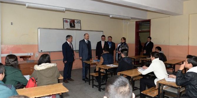 Vali Azizoğlu: “Muhtaç Öğrencinin Vebali Benden Sorulur”