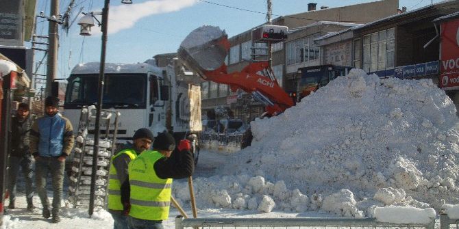 Özalp İlçesinde Kar Yağışı