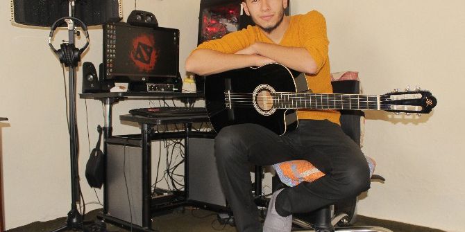 Garsonluk Yapıp, Çim Sulayarak Hayalini Gerçekleştirdi