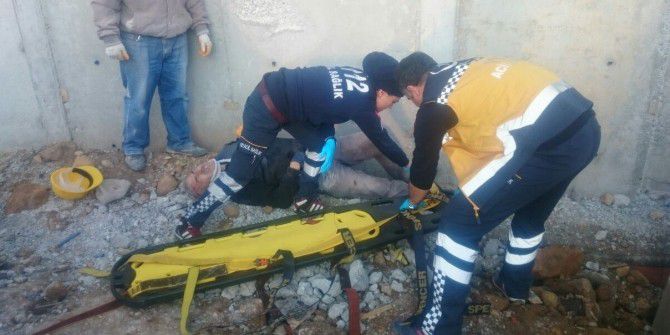 İnşaat İşçisi 2 Metre Yükseklikten Aşağı Düşerek Yaralandı