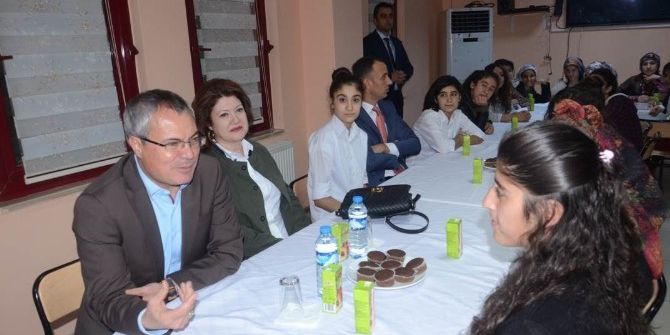 Vali Deniz, Kız Yurtlarında İncelemelerde Bulundu