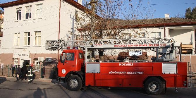 Okulun Kazan Dairesindeki Duman İtfaiyeyi Harekete Geçirdi