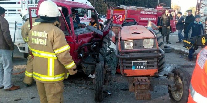 Havran’da Traktör İle Kamyonet Çarpıştı: 1 Yaralı