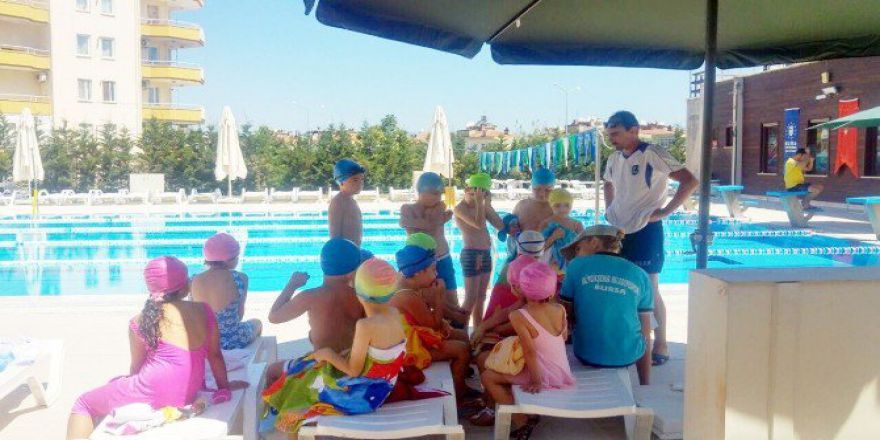 Mudanyalı Minikler Havuzla Tanıştı