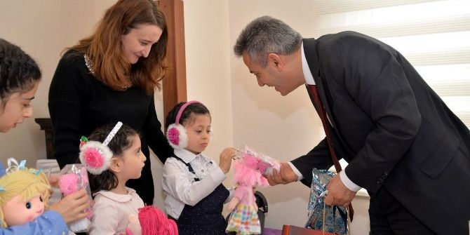 Vali Elban Çocuklarla Kahvaltıda Buluştu