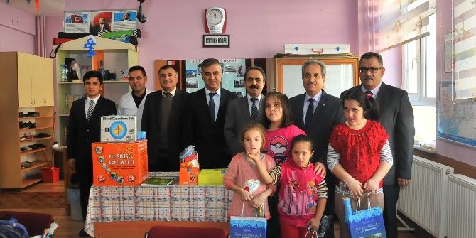 Akşehir Belediyesi’nden Özel Eğitim Sınıflarına Kırtasiye Seti Ve Materyal Desteği