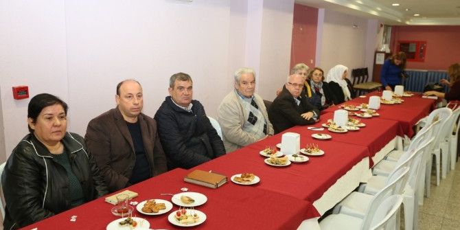 İzmir’deki Halk Gününde Vatandaşlar Arka Planda Kaldı