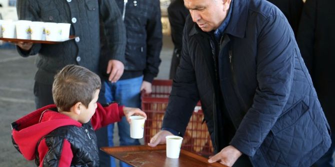 Başkan Tollu’dan, Pazarcı Esnafına ’Çorba’ İkramı