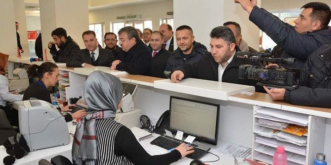 Ak Partililerden “Dövizini Bozdur, Oyunu Boz” Kampanyasına Destek