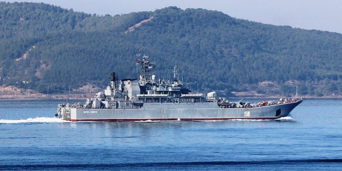 Rus Savaş Gemisi Çanakkale Boğazından Geçti
