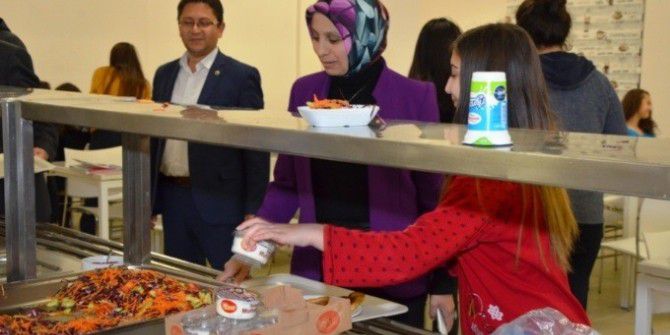 İl Milli Eğitim Müdürü Durmuş Öğrencilerle Akşam Yemeğinde Bir Araya Geldi