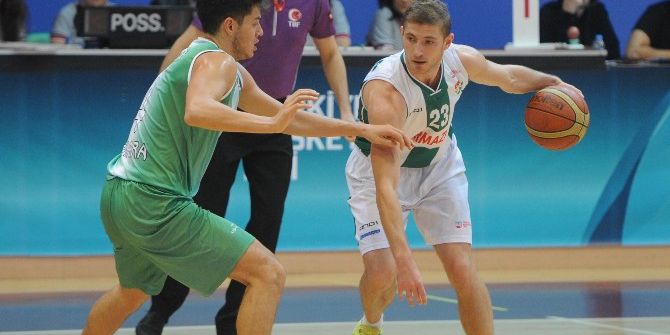 Basketbol Oyuncusu Teksas Tribününde Amigoluk Yaptı