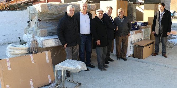 Evi Yanan Aileye Büyükşehirden Destek