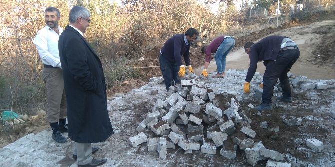 Mezarlık Yolu Yenileniyor