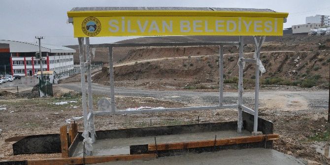 Silvan Belediyesi Yeni Duraklar Yaptı