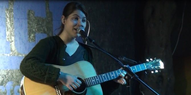 Deniz Tekin Bergama’da Hayranlarıyla Buluştu