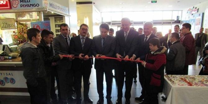 Özel Çocuklar Kendi Yaptıkları Resimleri Sergiledi