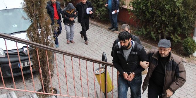 İnşaat Kalıp Hırsızları Polisten Kaçamadı