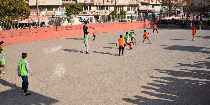 ‘Sınıflar Yarışıyor’ Futbol Turnuvası Devam Ediyor