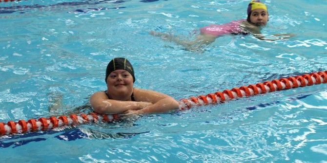 Bedensel Ve Zihinsel Engelliler Suyun Keyfini Çıkarttı