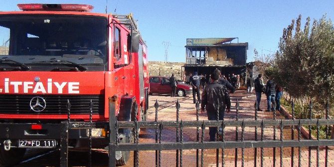Gaziantep’te Şantiyede Çıkan Yangın Büyümeden Söndürüldü