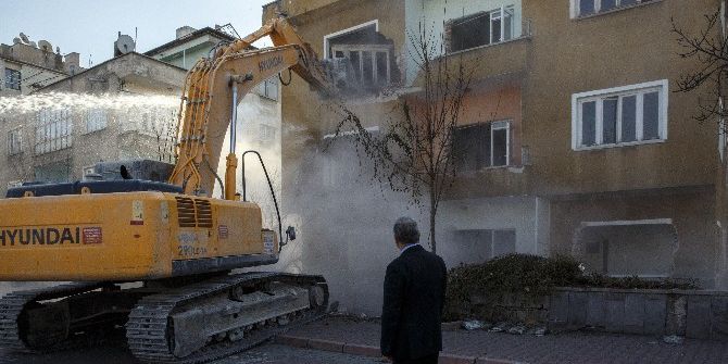 Dönüşüm İçin Yıkım Sürüyor