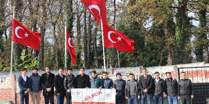 Bilecikli Gençlerden Kaymakam Safitürk’ün Ailesine Ve Mezarına Ziyaret