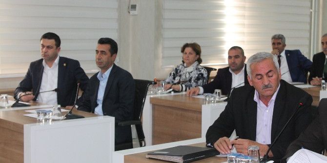 Mecliste Yaşanan Gerginlik Tatlıya Bağlandı